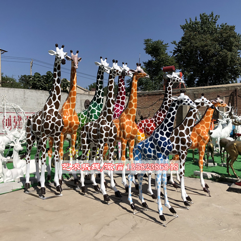 玻璃钢长颈鹿现货销售,玻璃钢动物雕塑批发价格,公园景区长颈鹿雕塑加工厂